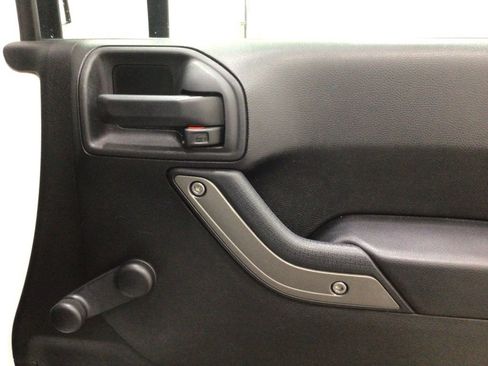 Used 2016 Jeep Wrangler Unlimited Sport w/ Connectivity Group AWD/4WD image 29