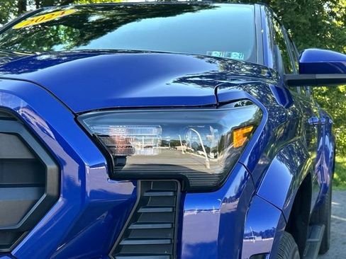 Certified 2024 Toyota Tacoma SR5 AWD/4WD image 11