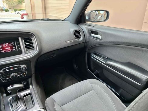 Used 2015 Dodge Charger SE RWD image 17