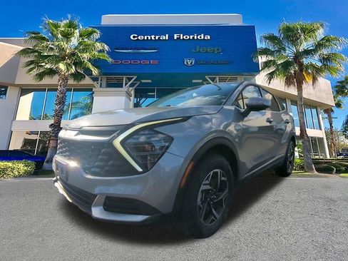 Used 2024 Kia Sportage LX image 9