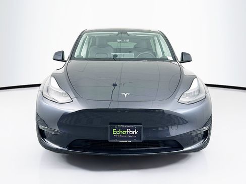 Used 2024 Tesla Model Y Long Range AWD/4WD image 2