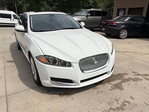 Used 2013 Jaguar XF RWD image 11