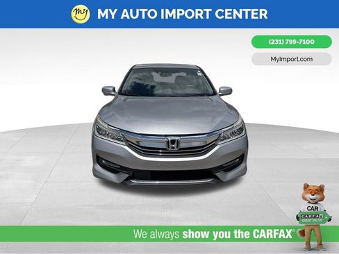 Used 2017 Honda Accord Touring image 2