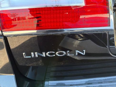 Used 2013 Lincoln Navigator L 2WD image 12