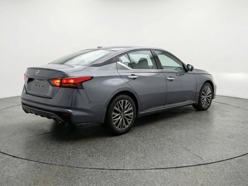 Used 2025 Nissan Altima 2.5 SV FWD image 9