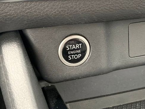 Used 2023 Nissan Rogue SV image 17