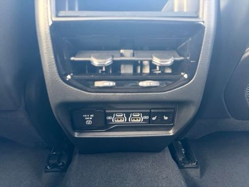 Used 2023 Jeep Grand Cherokee 4WD 4xe image 9