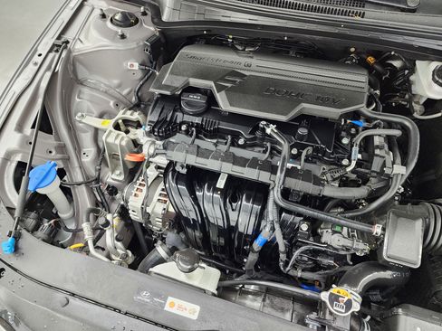 Used 2024 Hyundai Elantra SE image 19