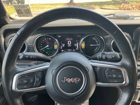 Used 2023 Jeep Wrangler Unlimited Sahara w/ Cold Weather Group AWD/4WD image 11