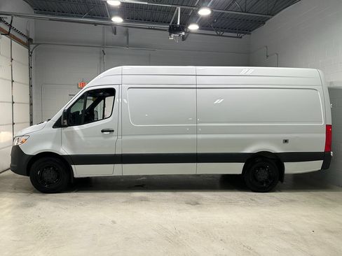Used 2023 Mercedes-Benz Sprinter 2500 image 19