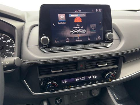 Used 2024 Nissan Rogue SV w/ SV Premium Package image 60