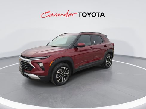 Used 2025 Chevrolet TrailBlazer LT FWD image 4