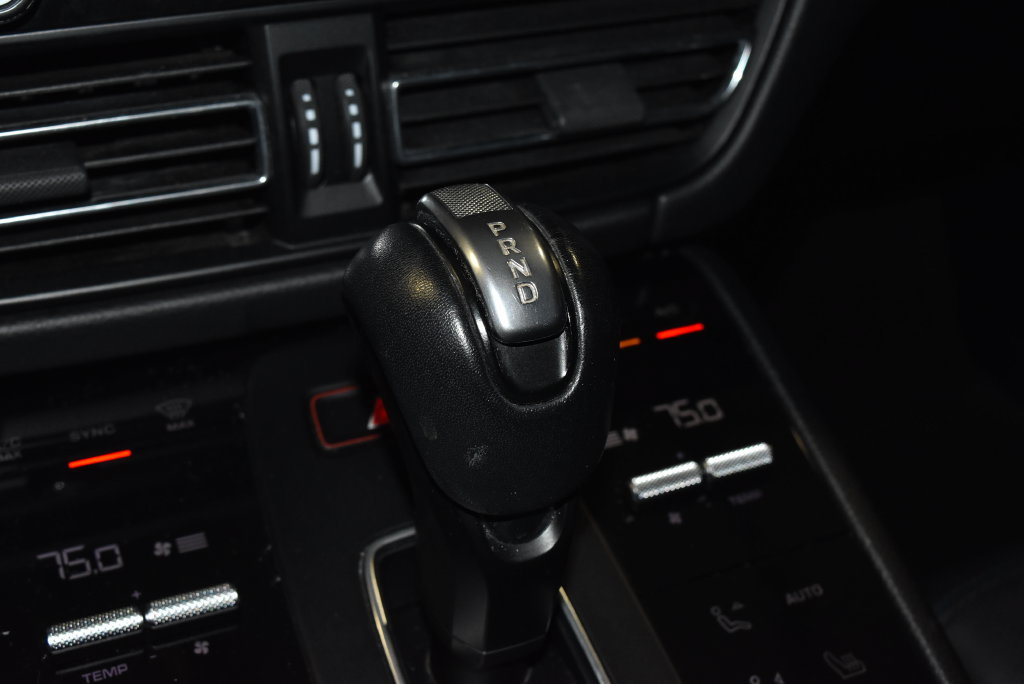 Used 2022 Porsche Macan AWD/4WD image 19