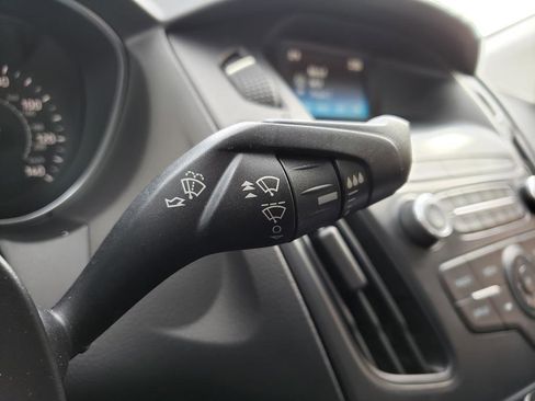 Used 2018 Ford Focus SE w/ SE Appearance Package image 25