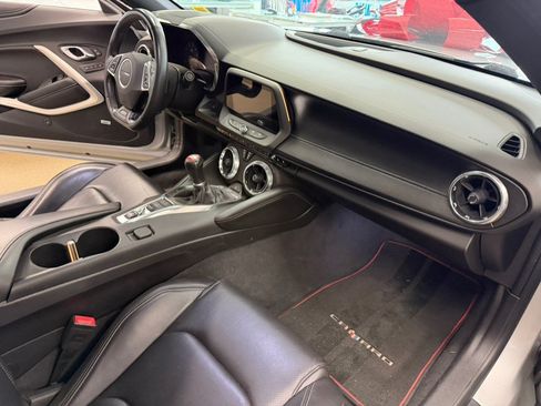 Used 2018 Chevrolet Camaro SS w/ Redline Edition RWD image 33