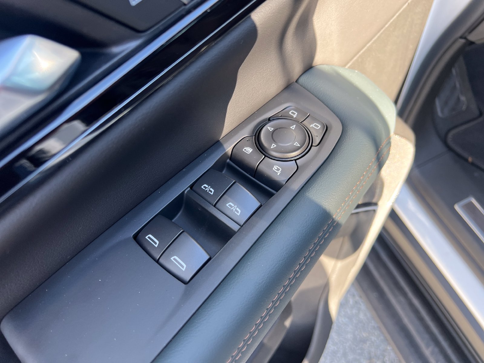 Used 2026 GMC Yukon AT4 w/ Premium Trailering Package AWD/4WD image 11