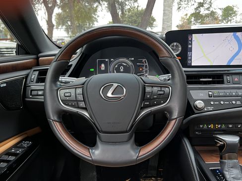 Used 2022 Lexus ES 300h Ultra Luxury image 35