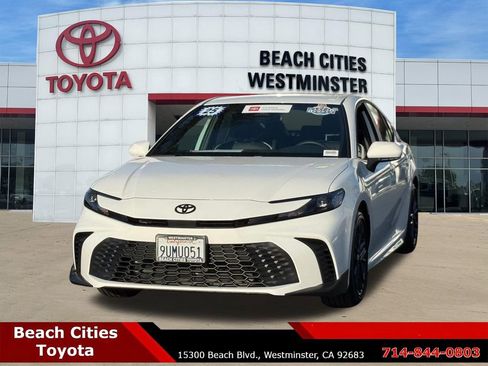 Certified 2025 Toyota Camry SE w/ Convenience Package image 6