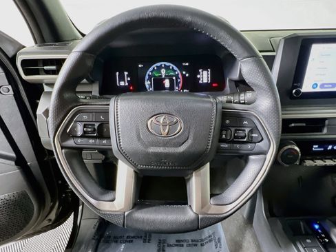 Used 2026 Toyota 4Runner SR5 AWD/4WD image 18