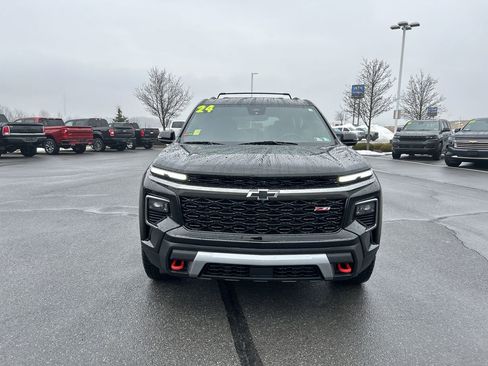 Used 2024 Chevrolet Traverse Z71 image 2