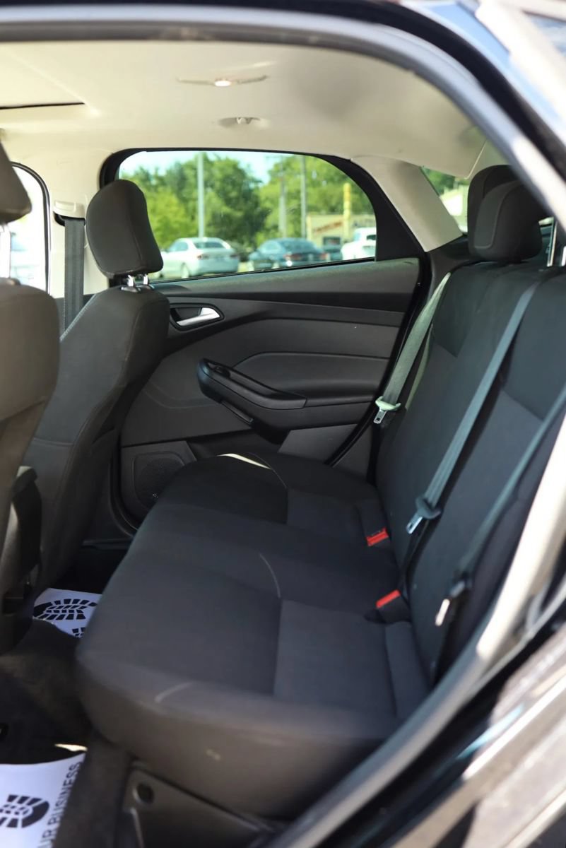 Used 2017 Ford Focus SEL w/ Cold Weather Package FWD image 28