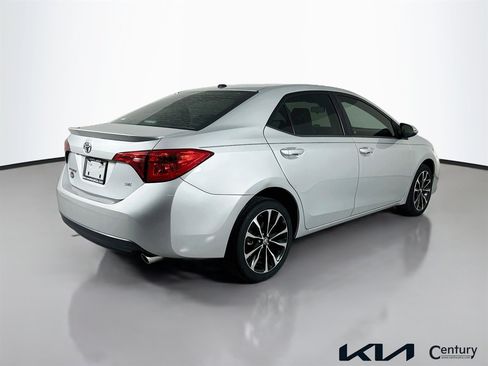 Used 2017 Toyota Corolla SE w/ SE Premium Package FWD image 5