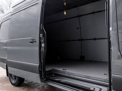 Used 2026 Mercedes-Benz Sprinter 2500 image 9