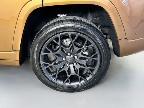 New 2026 Jeep Grand Cherokee Summit w/ Obsidian Package AWD/4WD image 17