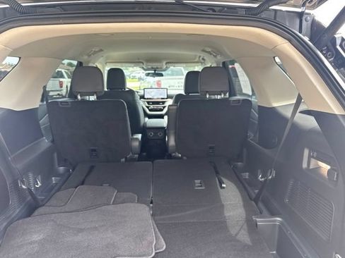 Used 2025 Ford Explorer Active w/ Active Comfort Package RWD image 6