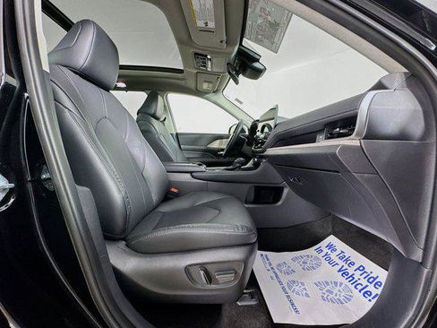Certified 2025 Toyota Grand Highlander AWD image 30