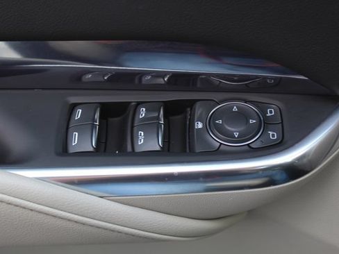 Used 2021 Cadillac XT4 Luxury w/ Cold Weather Package FWD image 33