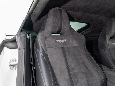 Used 2023 Aston Martin V8 Vantage Coupe RWD image 36