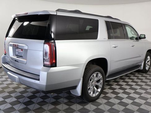 Used 2017 GMC Yukon XL SLT w/ Open Road Package image 4