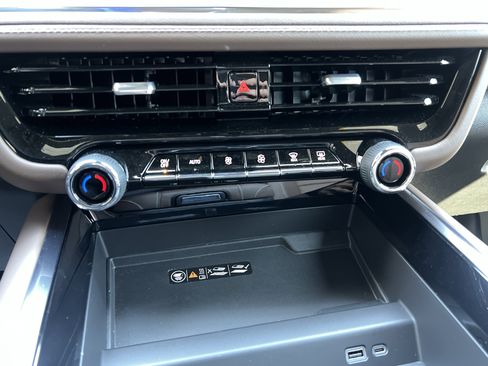 New 2026 Chevrolet Suburban High Country image 29