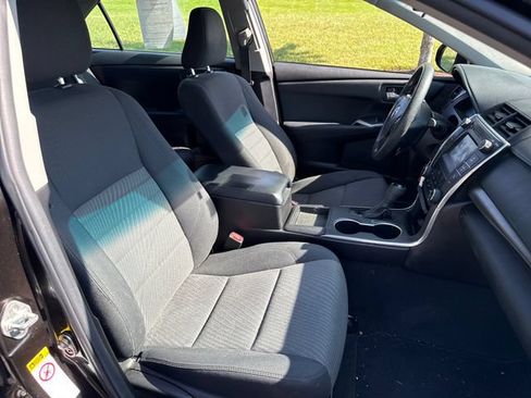 Used 2015 Toyota Camry LE FWD image 13