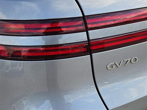 Used 2023 Genesis GV70 2.5T w/ Sport Prestige Package image 38