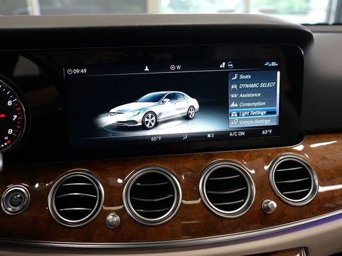 Used 2019 Mercedes-Benz E 300 4MATIC image 37