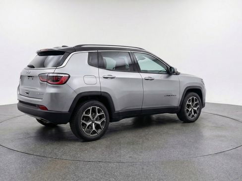 Used 2025 Jeep Compass Limited AWD/4WD image 9