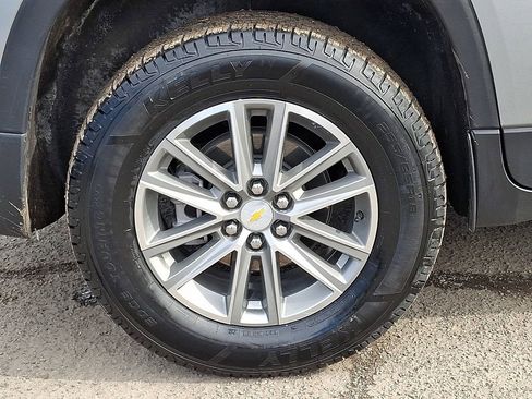 Used 2023 Chevrolet Traverse LT image 35
