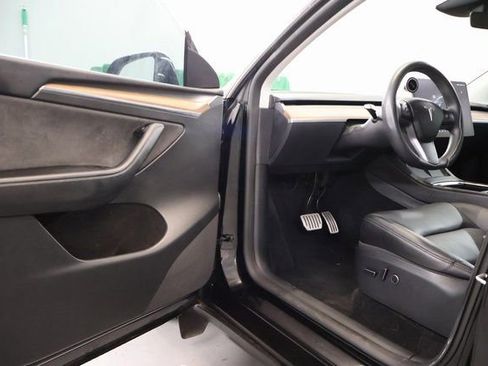 Used 2023 Tesla Model Y Performance image 8