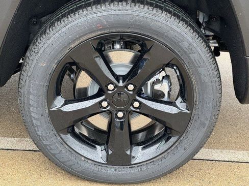 New 2025 Jeep Grand Cherokee L Altitude image 36