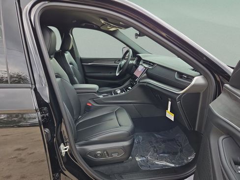 New 2025 Jeep Grand Cherokee L Limited RWD image 29