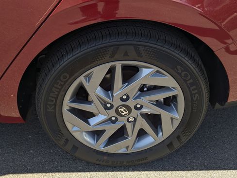 Used 2025 Hyundai Elantra Hybrid FWD image 7