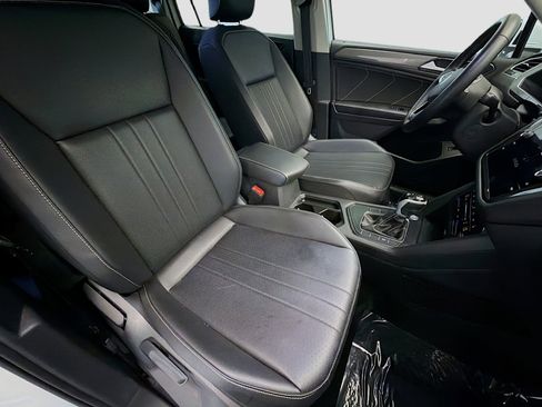 Used 2024 Volkswagen Tiguan SE image 16