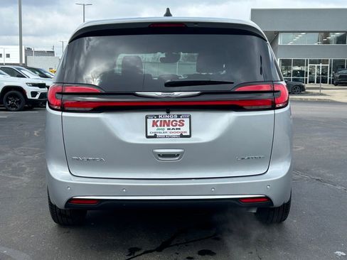 New 2026 Chrysler Pacifica Limited image 6