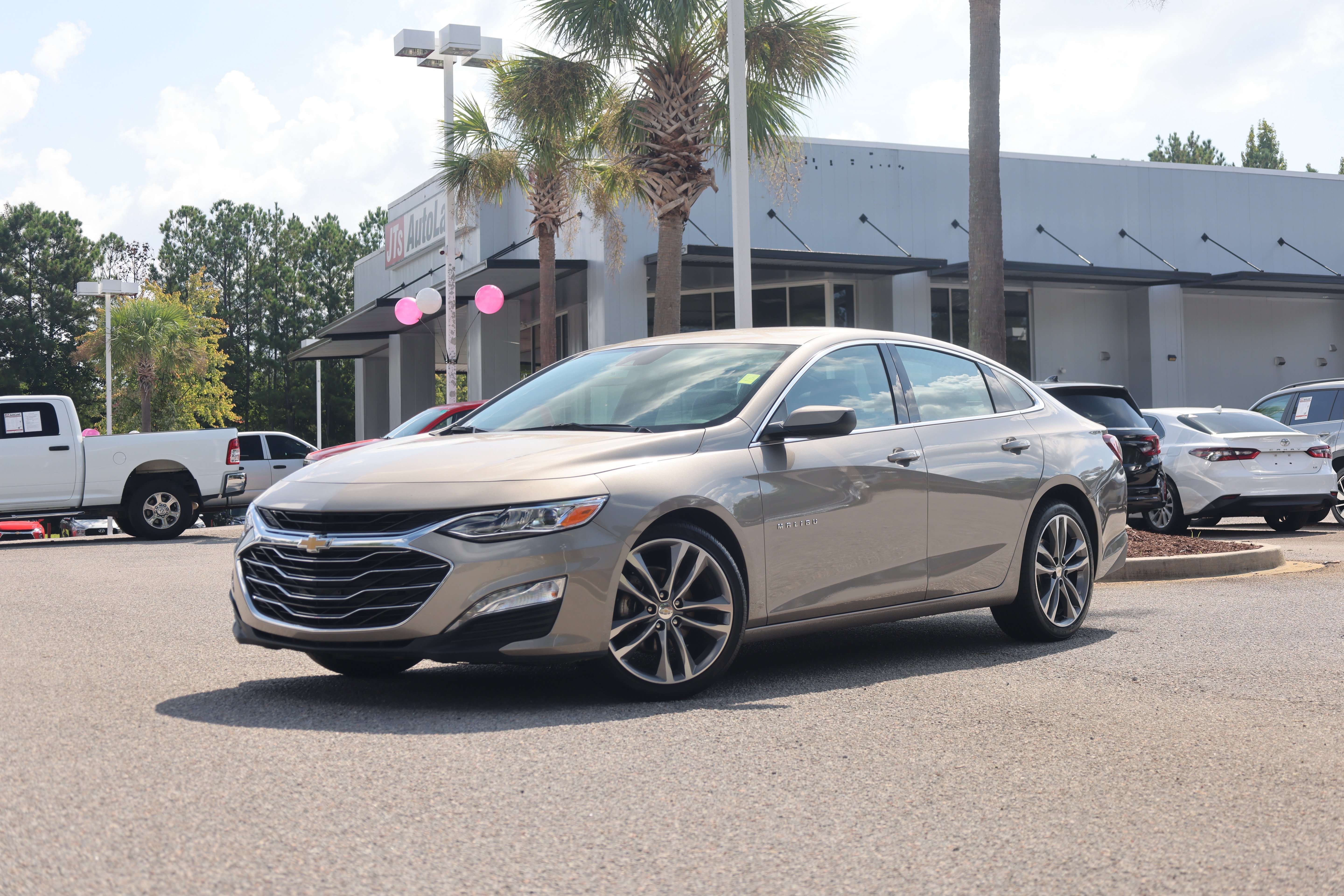 Used 2024 Chevrolet Malibu LT FWD image 1