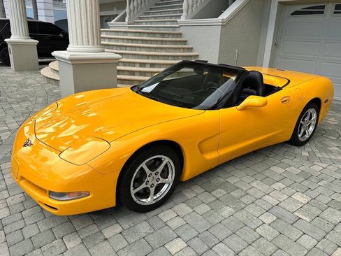 Used 2004 Chevrolet Corvette Convertible w/ Preferred Equipment Group RWD image 28