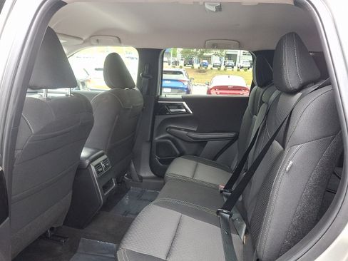 Used 2024 Mitsubishi Outlander ES image 10