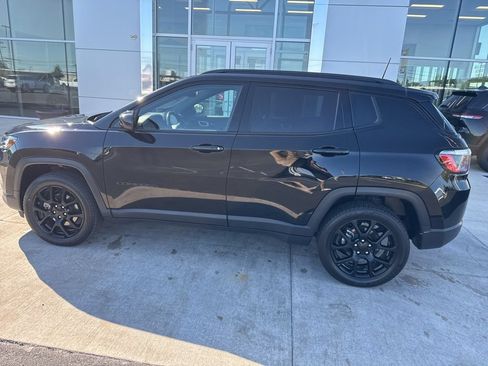 Used 2022 Jeep Compass Latitude w/ Convenience Group AWD/4WD image 37