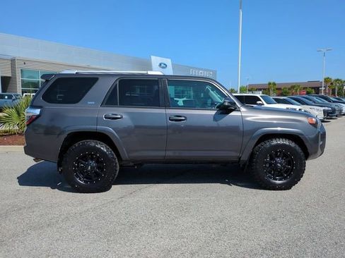 Used 2016 Toyota 4Runner SR5 Premium image 3